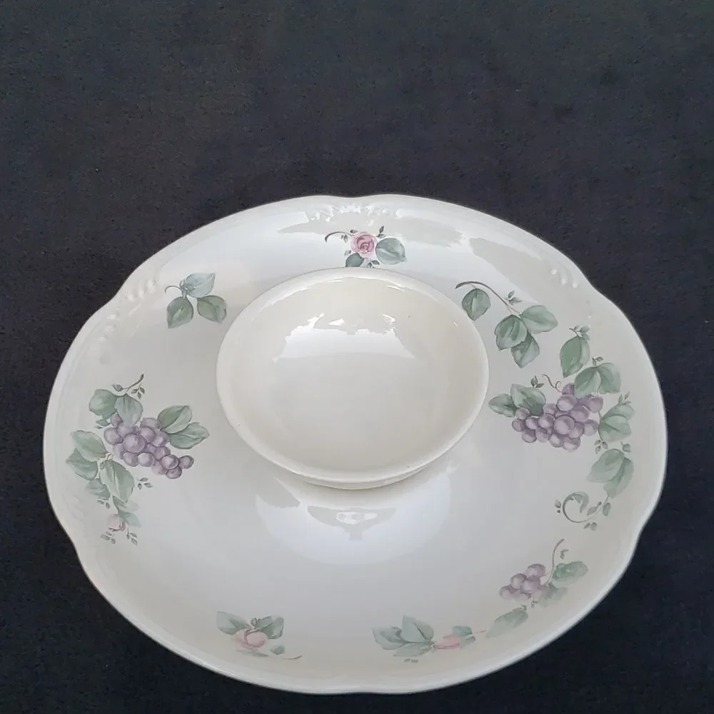 Beautiful Vintage Pfaltzgraff Ceramic Chip / Veggie & Dip Set Grapes Roses